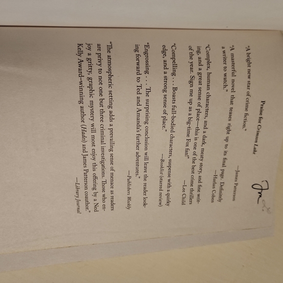 Crimson Lake: Paperback book By Candice Fox, good preowned condition - Picture 5 of 6